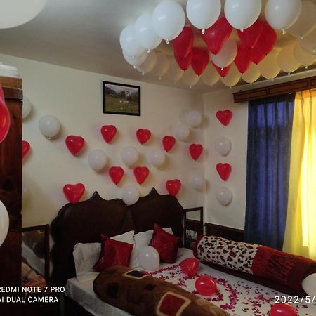 Hotel Magnolia Mallroad Manali Екстериор снимка