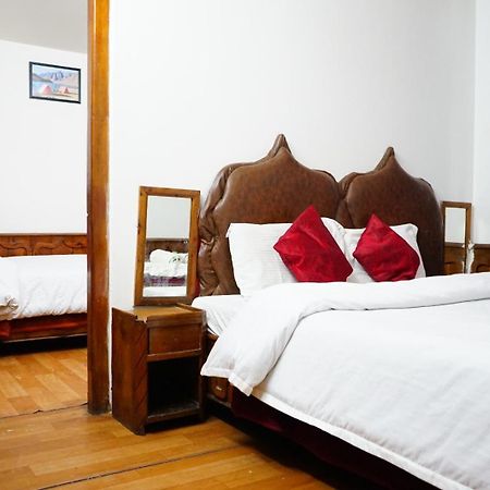 Hotel Magnolia Mallroad Manali Екстериор снимка