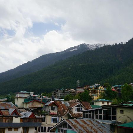 Hotel Magnolia Mallroad Manali Екстериор снимка