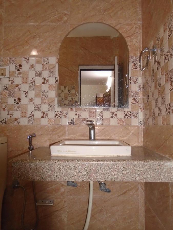 Hotel Magnolia Mallroad Manali Екстериор снимка