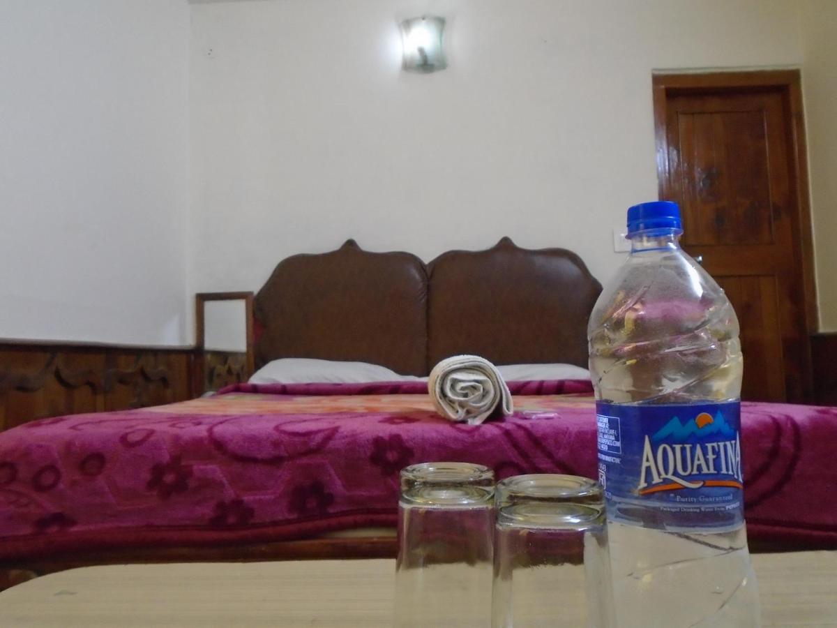 Hotel Magnolia Mallroad Manali Екстериор снимка