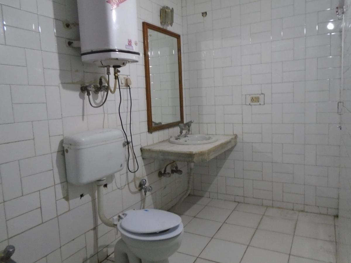Hotel Magnolia Mallroad Manali Екстериор снимка