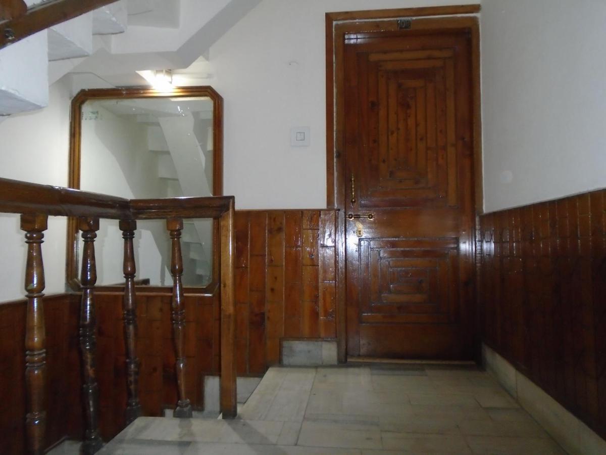 Hotel Magnolia Mallroad Manali Екстериор снимка