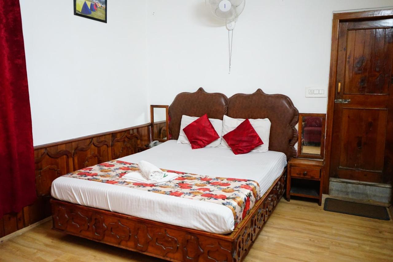Hotel Magnolia Mallroad Manali Екстериор снимка