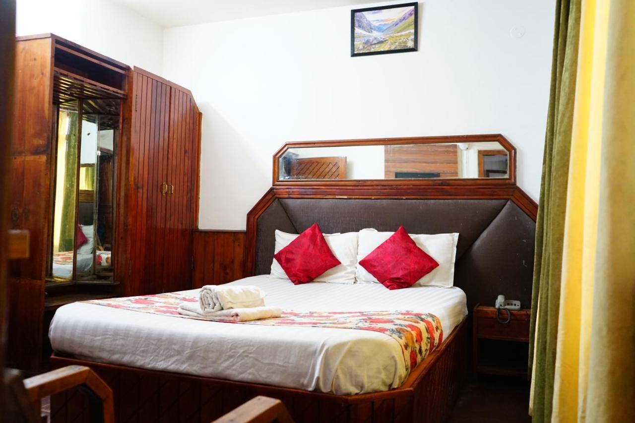Hotel Magnolia Mallroad Manali Екстериор снимка