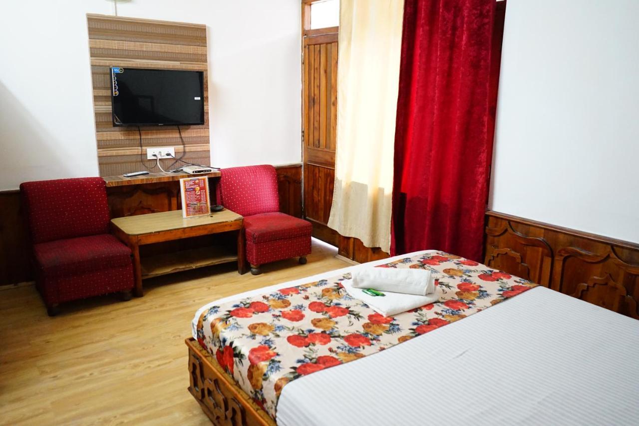 Hotel Magnolia Mallroad Manali Екстериор снимка