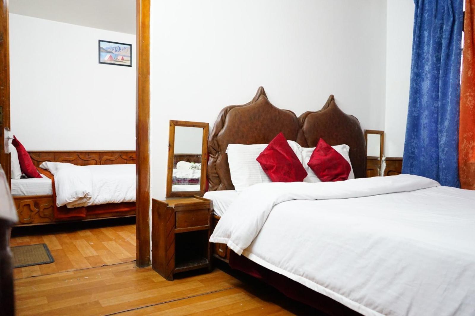 Hotel Magnolia Mallroad Manali Екстериор снимка